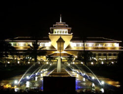 “Keindahan Malam di Kota Kembang: Foto Bandung”